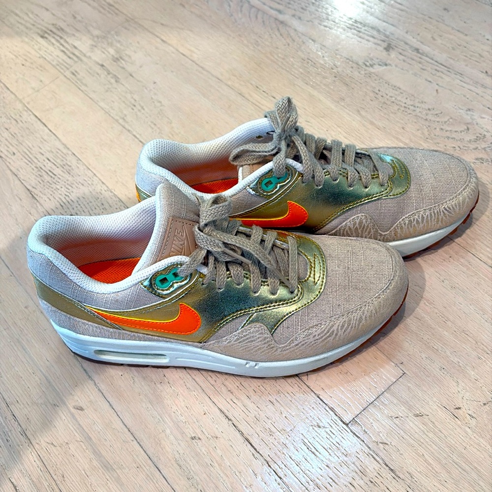 Nike sneakers custom color